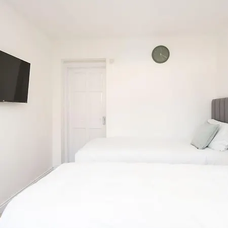 Apartment Modern Near Airport And Free Wifi *