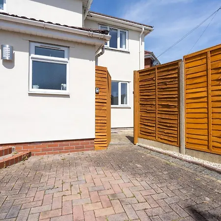 Modern Near Airport And Free Wifi * Bristol