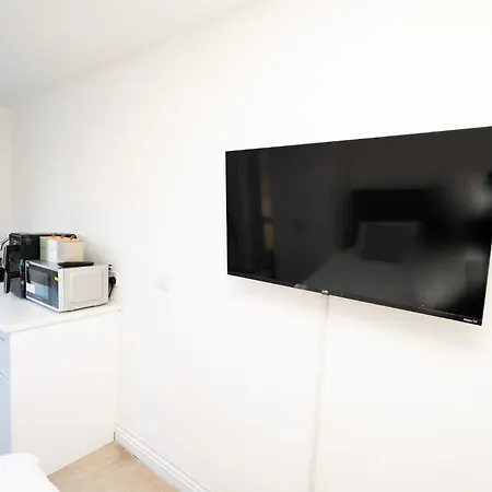 Διαμέρισμα Private Near Airport With Free Parking *
